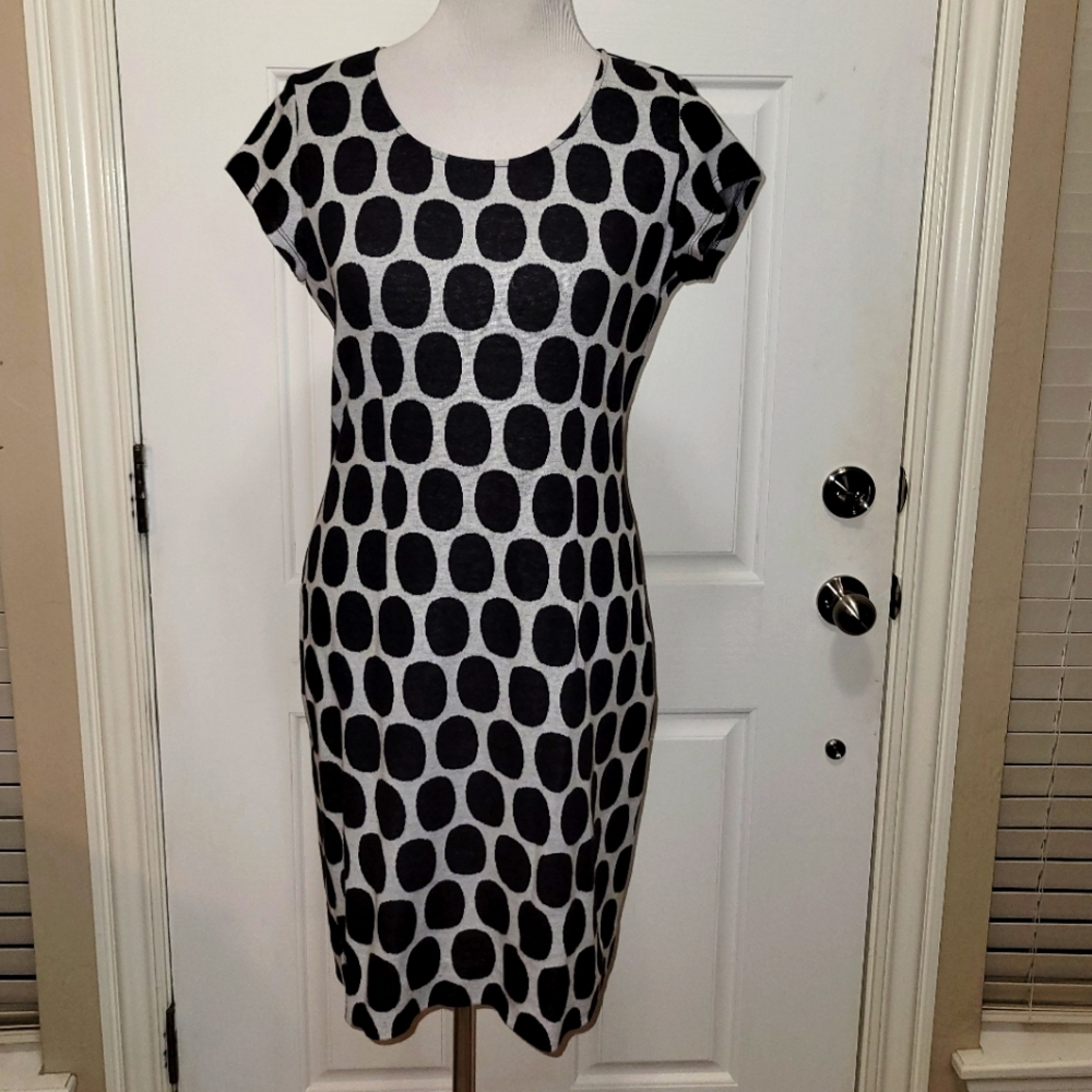 DonCaster mid length dress size 6